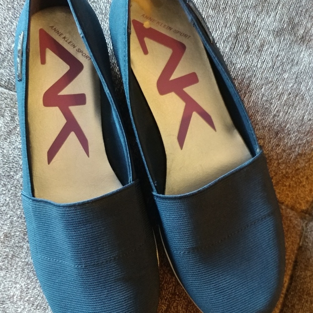 Anne klein blue flats